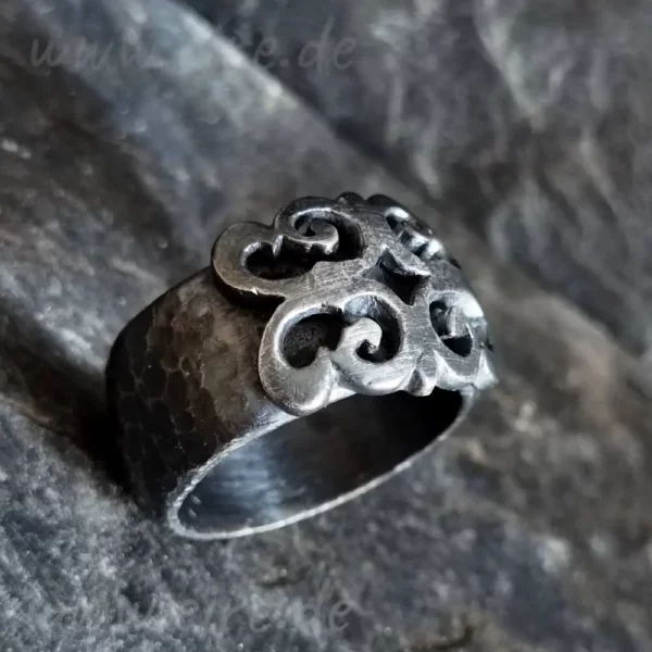 Ring Gate massiver Silberring mit Verzierung