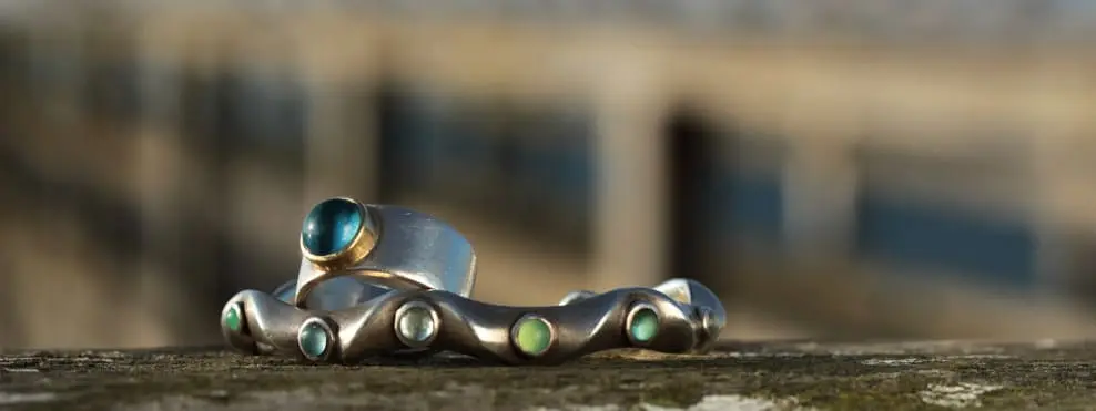 Ring ostwind und Armspange Welle silber mit Edelsteinen