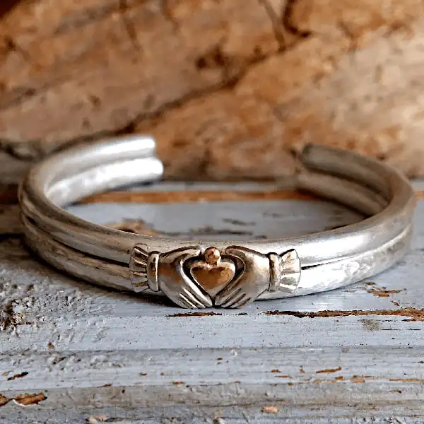 Claddagh Armspange massive Armspange mit claddagh symbolen